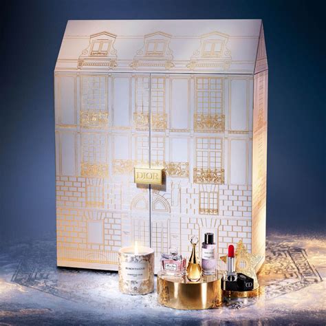 Open the Dior Advent Calendar: Le 30 Montaigne 